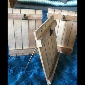 Wooden clip frames.